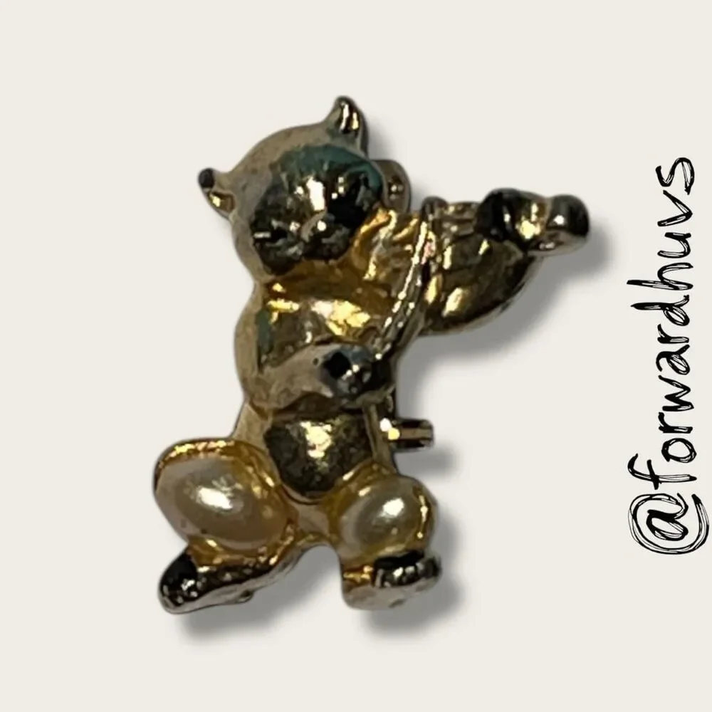 Cat Playing the Fiddle - Faux Pearl Knees - 1” Brooch